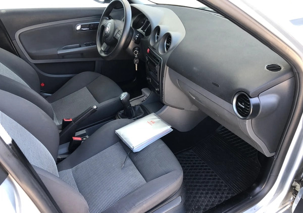 Seat Ibiza cena 4900 przebieg: 275574, rok produkcji 2006 z Rajgród małe 211